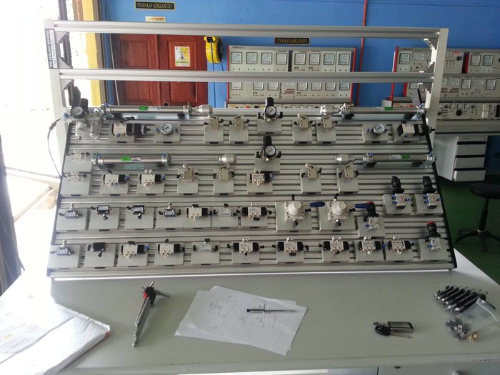 Pneumatic and Electro-Pneumatic Trainer view 2